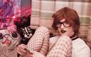 AmyBellx: Sissy Goth Amy wichst und spielt mit muschi