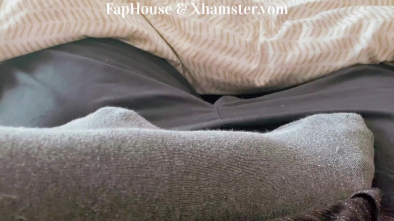 FootFetishFashion: Warm up in the morning, I like footjobs