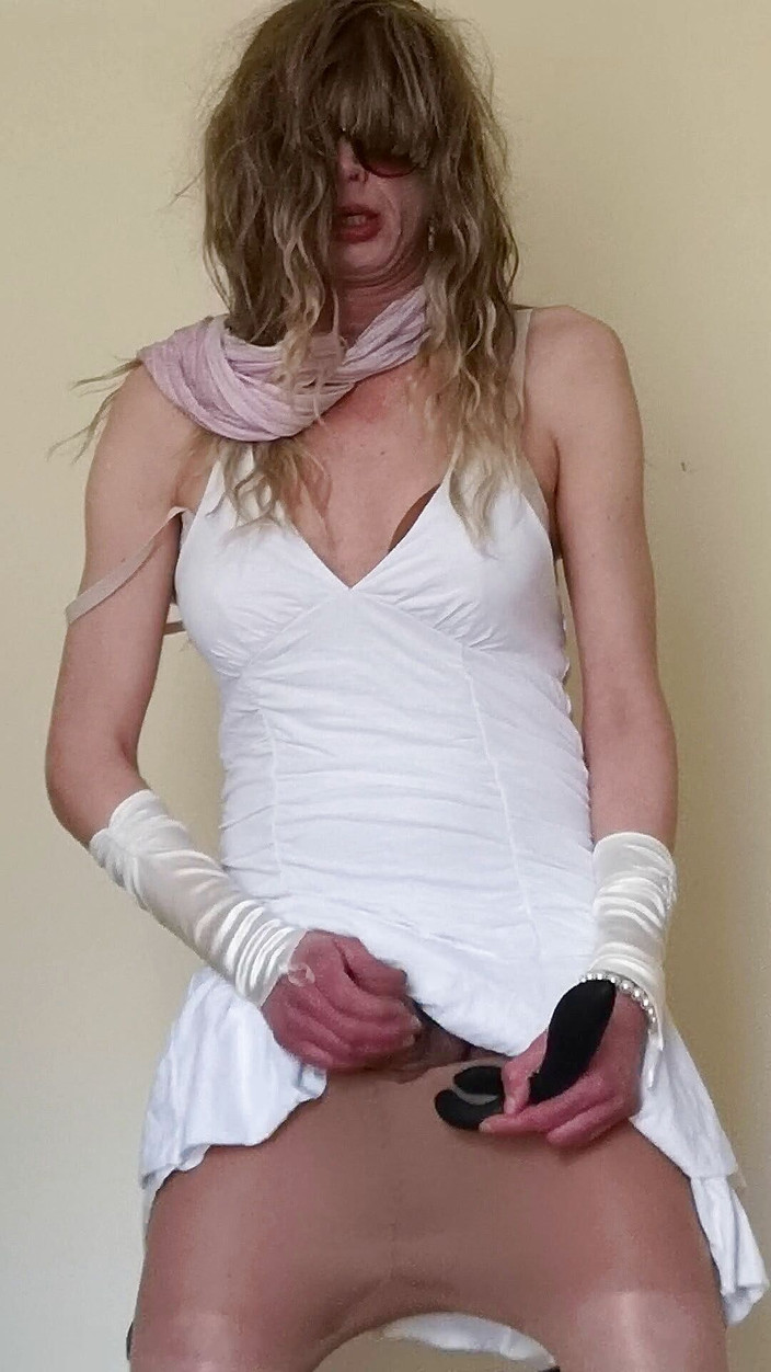 Wet Perversions In Nylons: Noszenie czystości i napalona część III