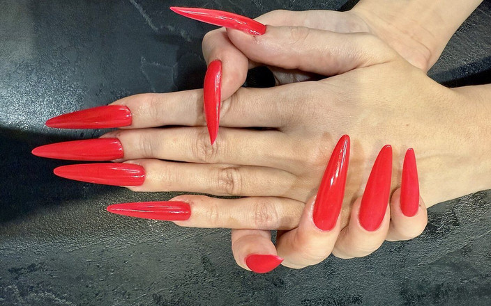 Julia domaina: Kuku panjang merah cerah, jari panjang dan fetish tangan