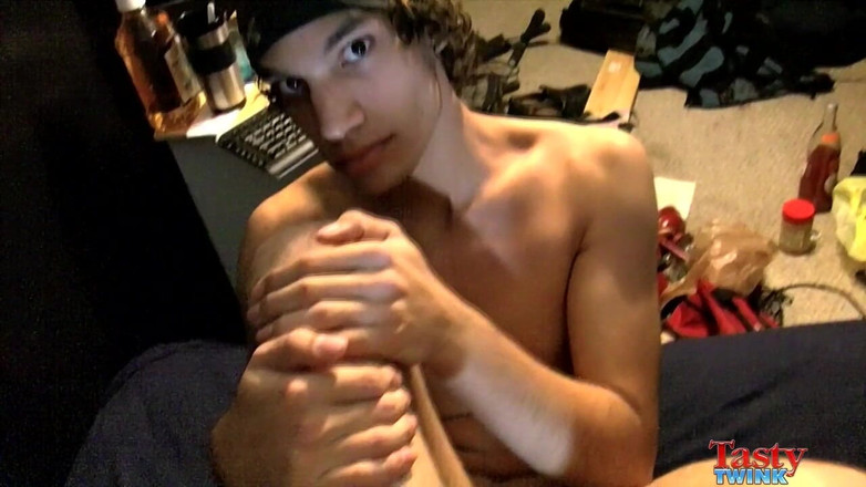 Tasty Twink: Tristan的一个吸吮者