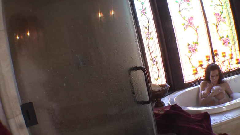 Lesbian Illusion: A milf and a teeny masturbate in the bathtub