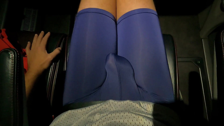 Cool Body: Я в автобусі в нижній білизні і мастурбую з людьми, які підозрюють про мене