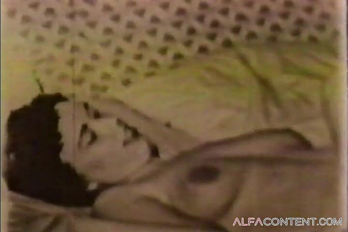 Alfa Planet: 两个惊人的宝贝被一个装满的鸡巴砸了