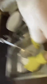 Johntronx - naakte Thaise meid wordt met rubberen handschoenen in de keuken geneukt