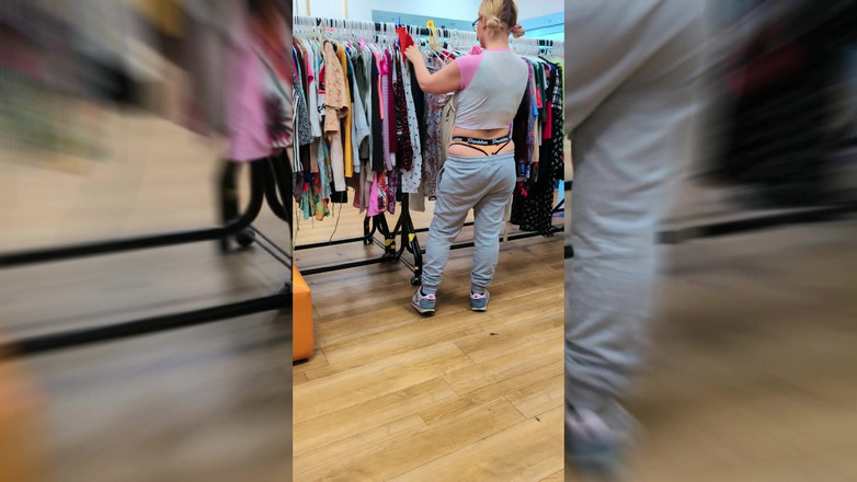 JessieHH: Lo ho beccato che fà strisciare e mi sbirciava mentre...