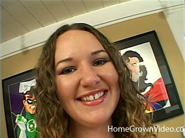 Homegrown Video: Holly Day puckar bort sin dag