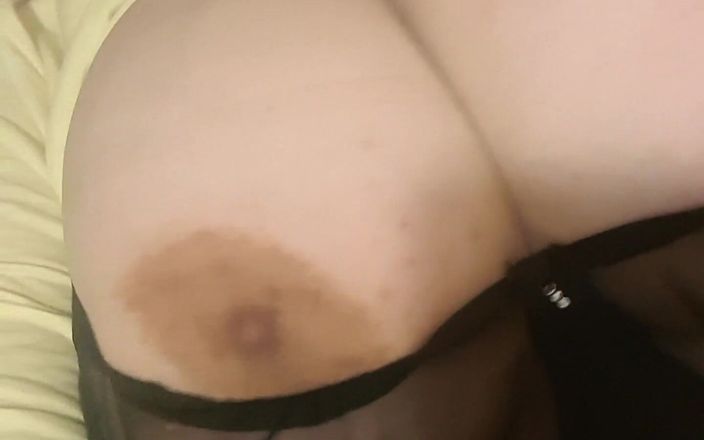 Lora BBW: Freshly Shaved,here Is a Peak!plump Pussy,do I Get a Lick?