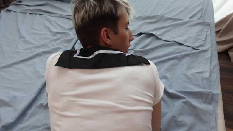 Sandro Jenner: 새아빠의 큰 것이 트윙크의 꽉 끼는 구멍에 들어가