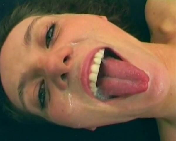 Deutsche Frauen: Top-class German Stepmom Swallows a Huge Load of Cum in...