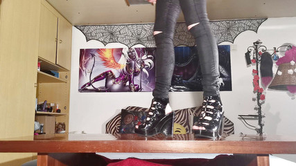 Beth Kinky: Marcher dans ma sandale plate-forme - Beth Kinky