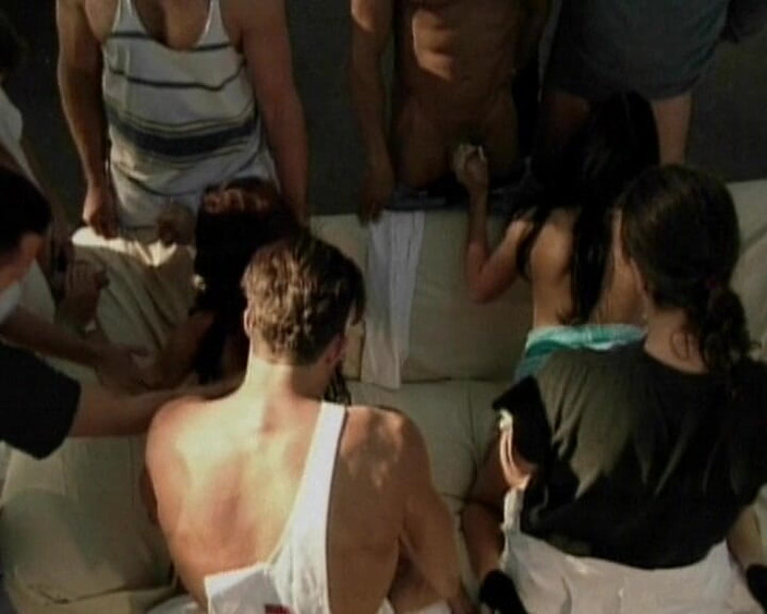 Planete Francaise: Boneka perancis yang menawan dicrot di muka setelah pesta seks...