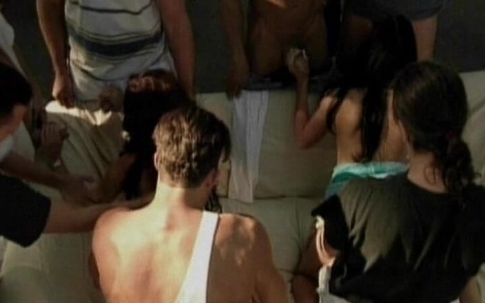 Planete Francaise: Deslumbrantes bonecas francesas sendo facializadas após a ação quente da...