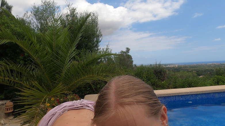 Lesbo Cloud: 2 lesbijki ssają kutasa i chcą być pieprzone