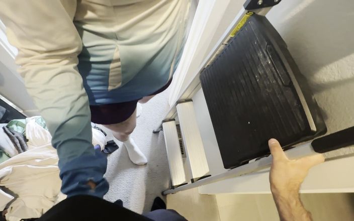 Bigmax8inch: Sie masturbiert, während der arbeiter eine kamera für sie installiert,...