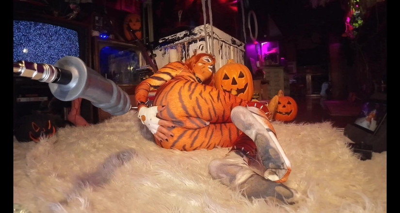 Tiffany Ciskiss: Butt girl gegen riesige analdildos, cosplay tigra teil 1