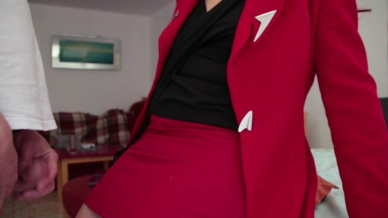 Mike Vonberg: Follo a mi novia con su traje de oficina y...