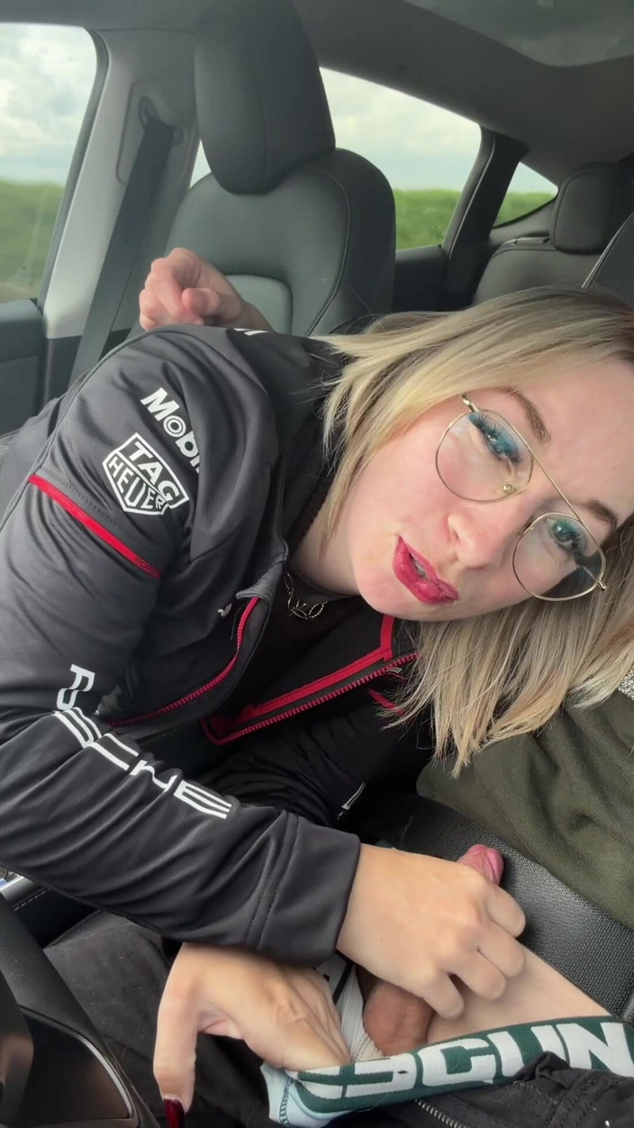 GIULIANA_OFFICIEL: I Suck While Driving My Boyfriend While Passing Trucks Ahah