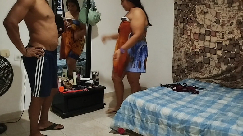 Adribella69: 내 새아빠가 내 큰 엉덩이를 너무 좋아해서 맛있는 섹스를 하게 했어