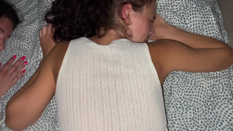 Dis Diger: 집에서 만든 러시아 난교, 파티 후 친구와 함께 두 미녀 따먹기