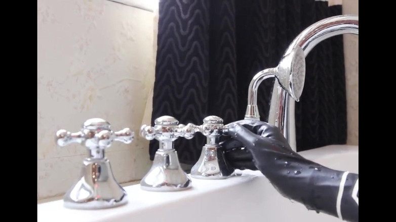 OrangeXXOO: Kawalan bernafsu di dalam tab mandi