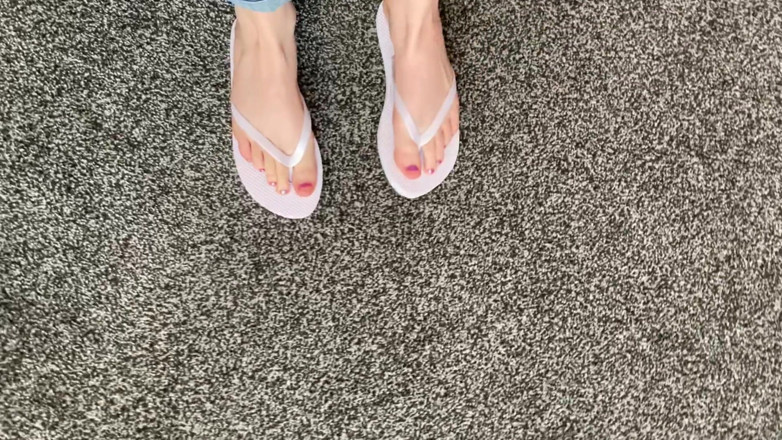 Alice Bean: Sandalias, humillación de pies