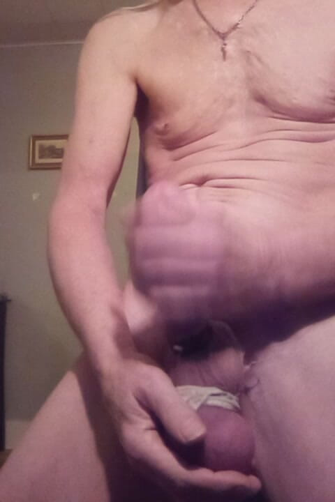 Mellissa: メリッサがセクシーな小さなリング付きクリトリスで遊ぶ