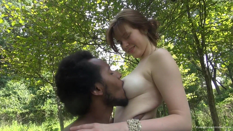 Homegrown Interracial: She Gets a Facial in the Park!