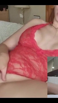 Jeho přítelkyně ho přistihne, zatímco mu dělám tvrdý penis