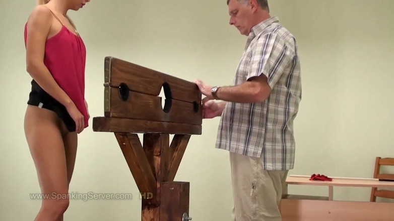 Spanking Server: Tyron's whipping lesson