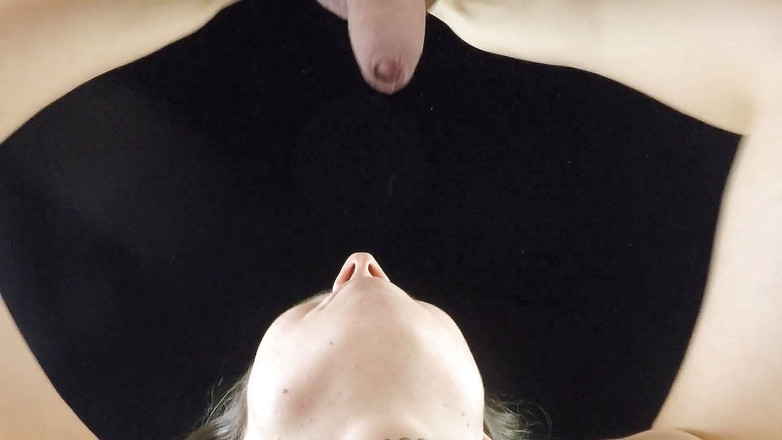 Anna Shpilman: Anna menjilat dubur saya dan masukkan lidah ke dalam