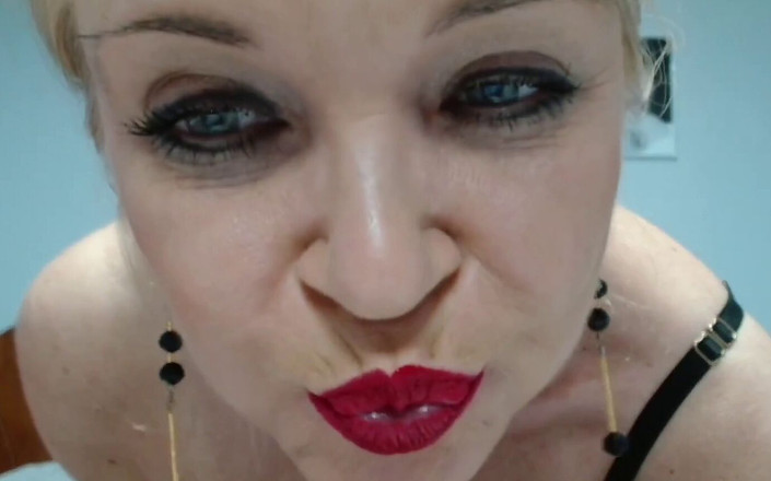 Misses_Jenny: Солодке побачення з гарячою мамкою