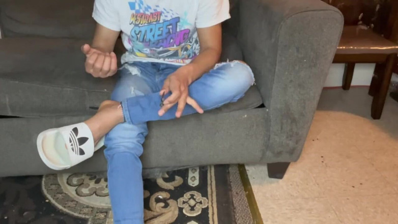 Xooshua (xblue18): 18-летний паренек раздевается полностью догола