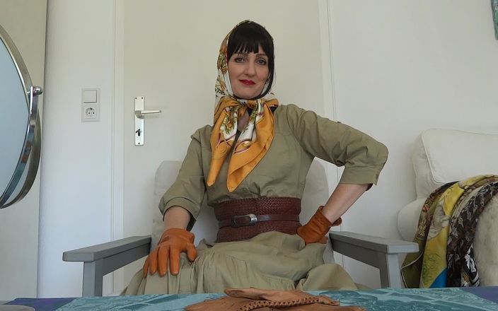 Lady Victoria Valente: Silk scarves fitting for a safari look dress