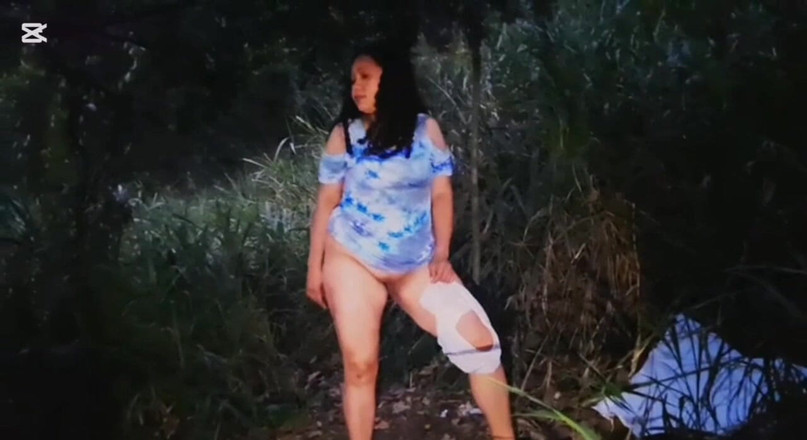 Milfcaliente69: Мілфа мастурбує на відкритому повітрі в Медельїні