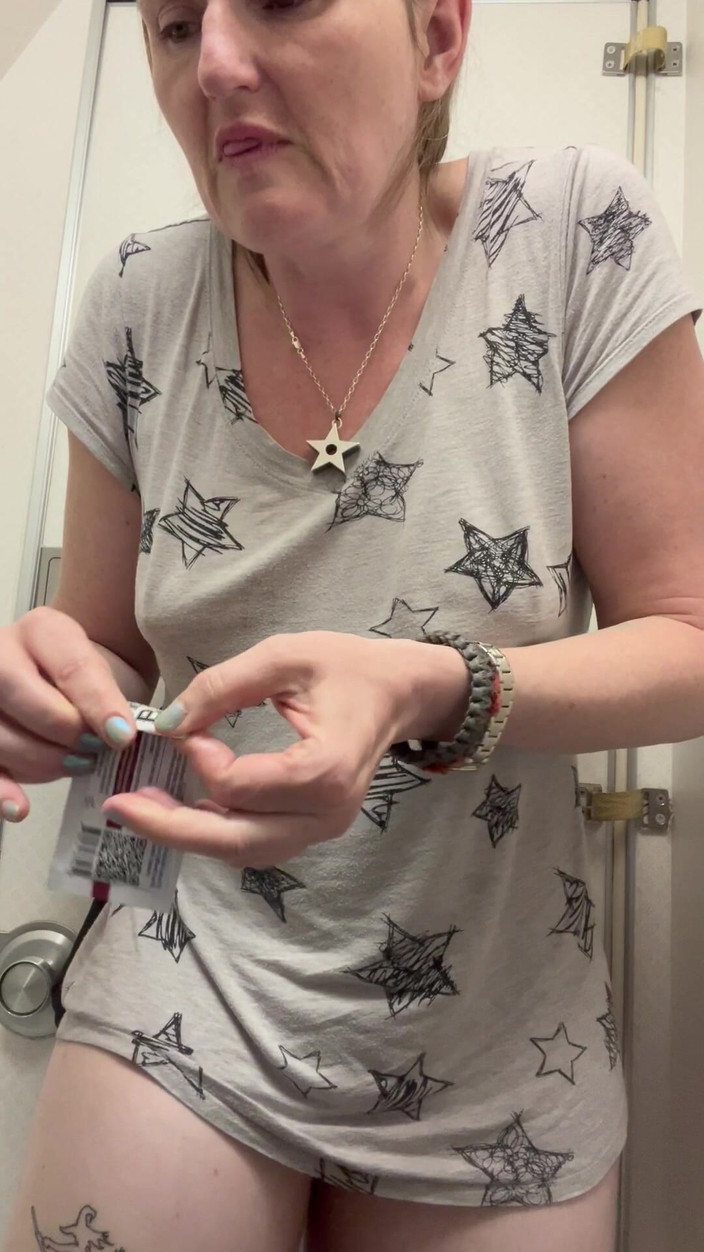 Pissing Paradise: थके हुए Rachel Wriggler के साथ माइल हाई मेंटीनेंस