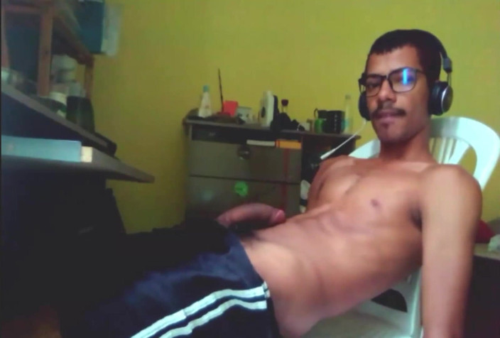 Couple 2 Black: Video 119 Het dragen van deze korte broek maakt me hard