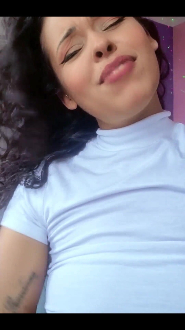 Espuleta Maia: Гаряча бразильська брюнетка з натуральними грудьми просить вас кінчити для неї - espuletinha