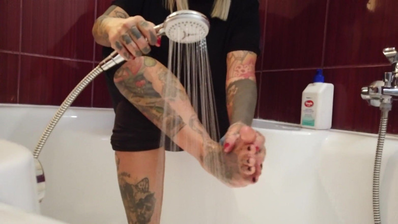 Fetish videos by Alex: Tattooed Blonde MILF Washes Her Feet