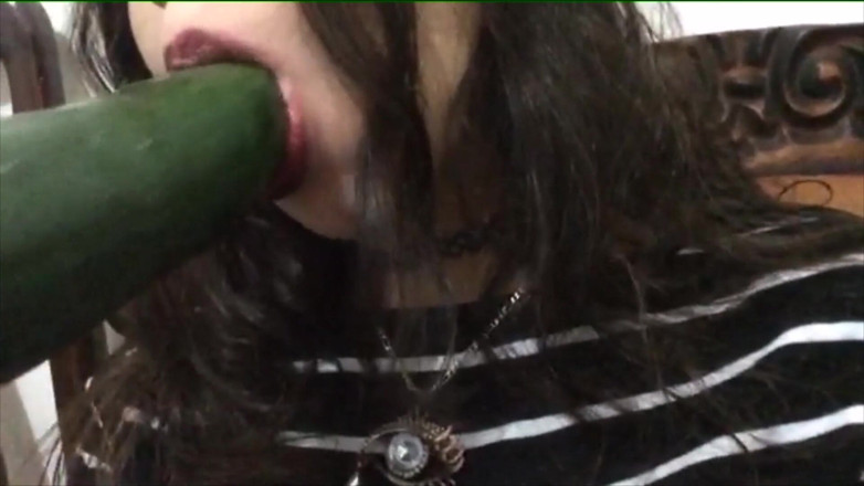 Adorable Teen: Young Latina girl who likes to suck cocks tries to...