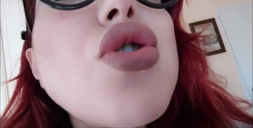 savannahamatoriale: 내 새엄마는 가슴을 확대 할 필요가 없지만 원해!