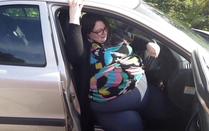 SSBBW Lady Brads: Grandota grandota lucha por encajar en coche + errores de grabación