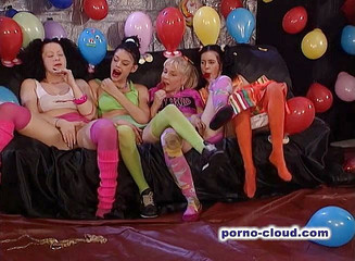 Porno Cloud: 따먹기 카니발 난교