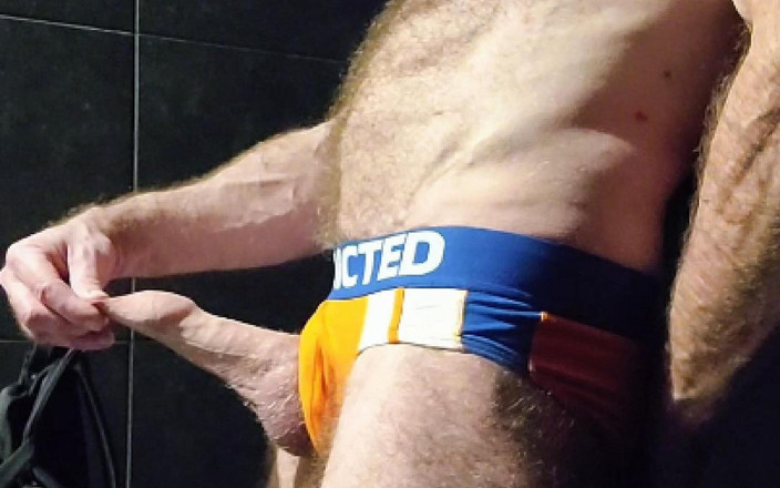JackvanDean: Muscle Bear Showing off His Uncut Cock