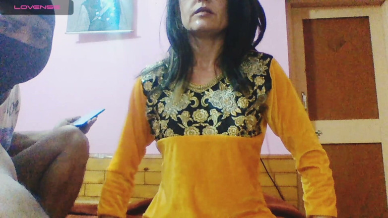 Bolly Karma: Çarpıcı orta yaşlı seksi kadın seksi seviyor