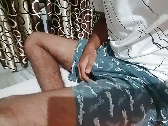 sexy_series: Yakışıklı ateşli yüze bakan adam yarak emiyor