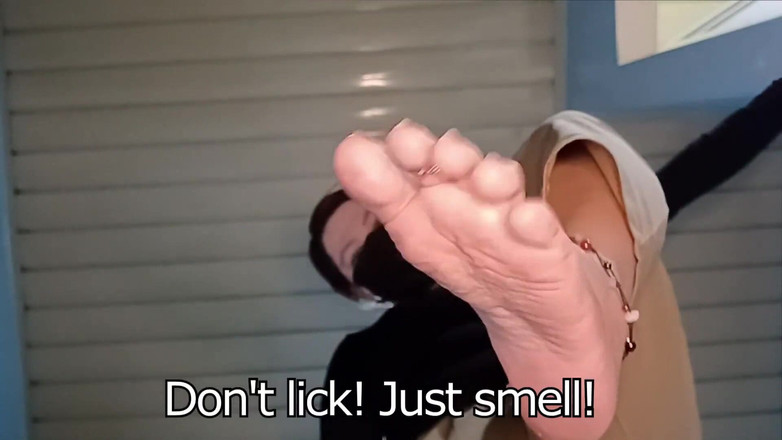 Queen Aurora: Дроблення крихітних виродків моїми величезними ногами