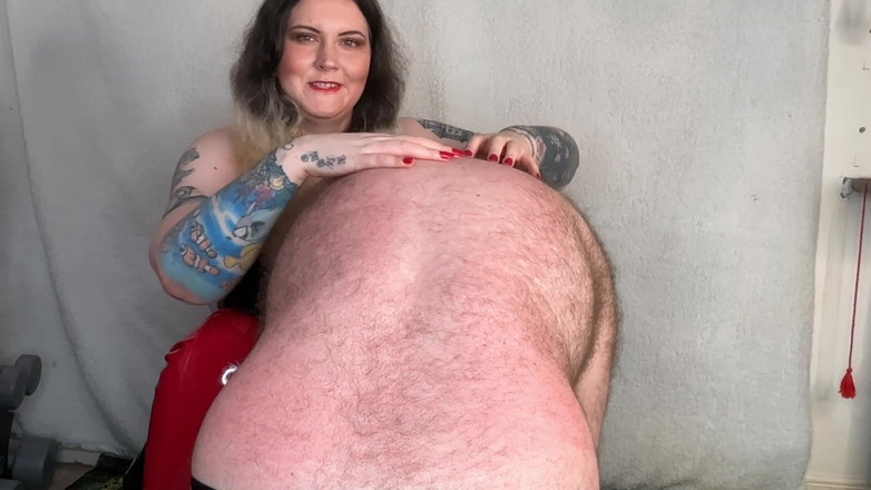 MissFFW: La mistress ffw si fa inginocchiare lo schiavo per poter...