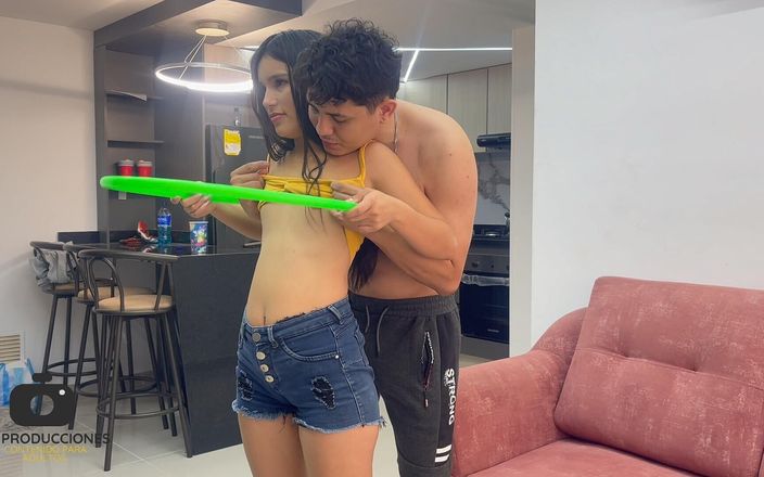 JazminPalvin: Utangaç üvey kız kardeşim jimnastikçi olmak istiyor ve ona hayatının en...
