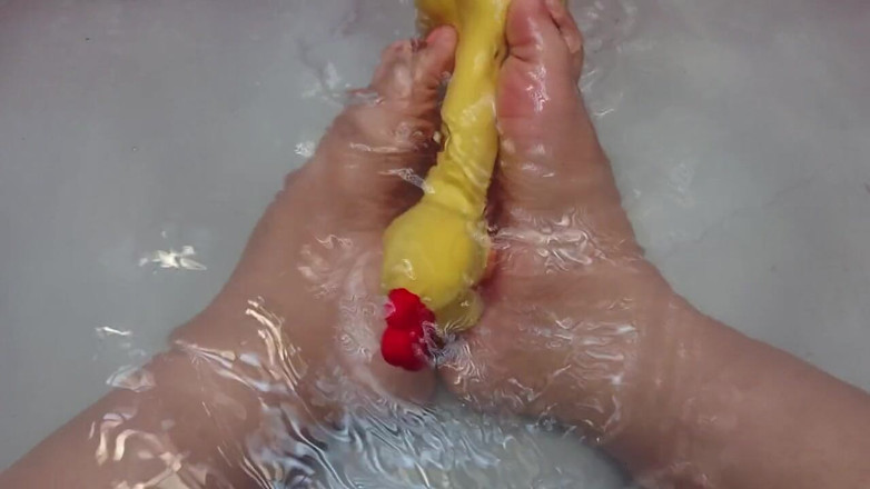 DanaDom20: Play with my feet